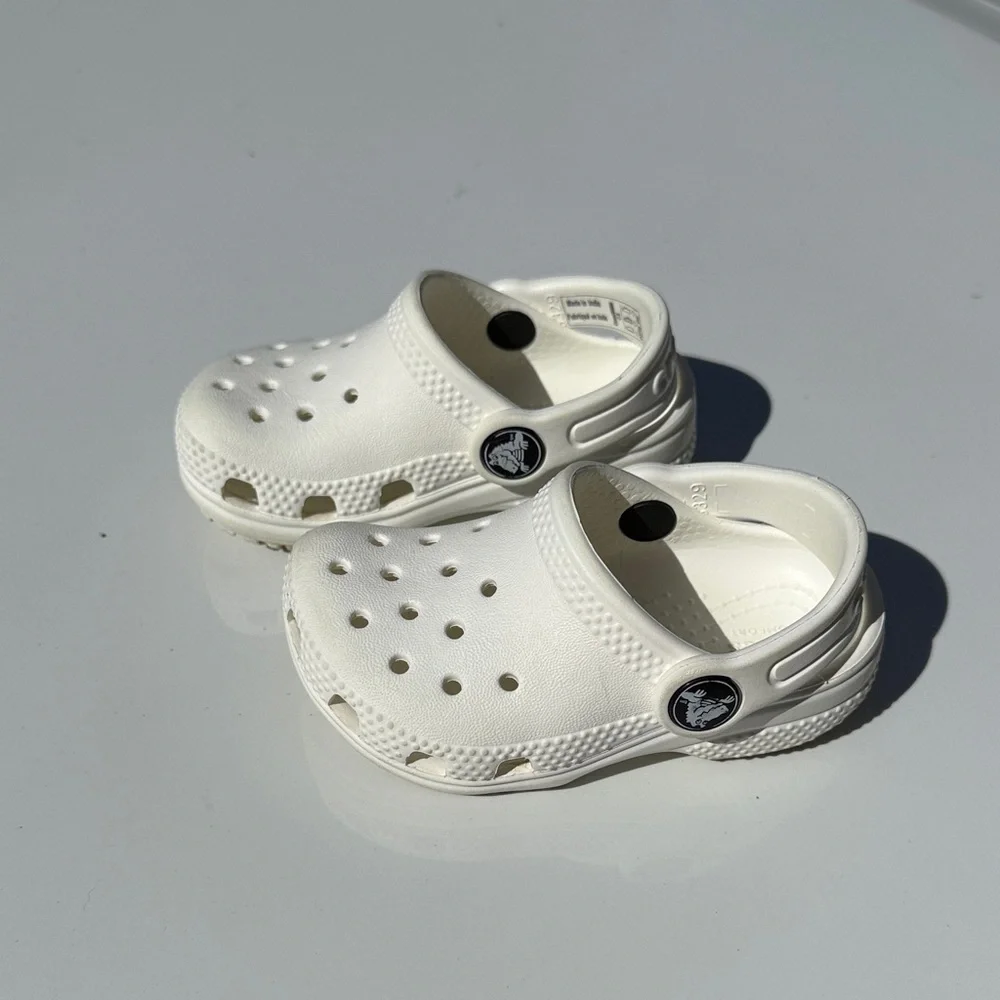 CROCS Kids Classic White Sandals - Picture 1 of 5
